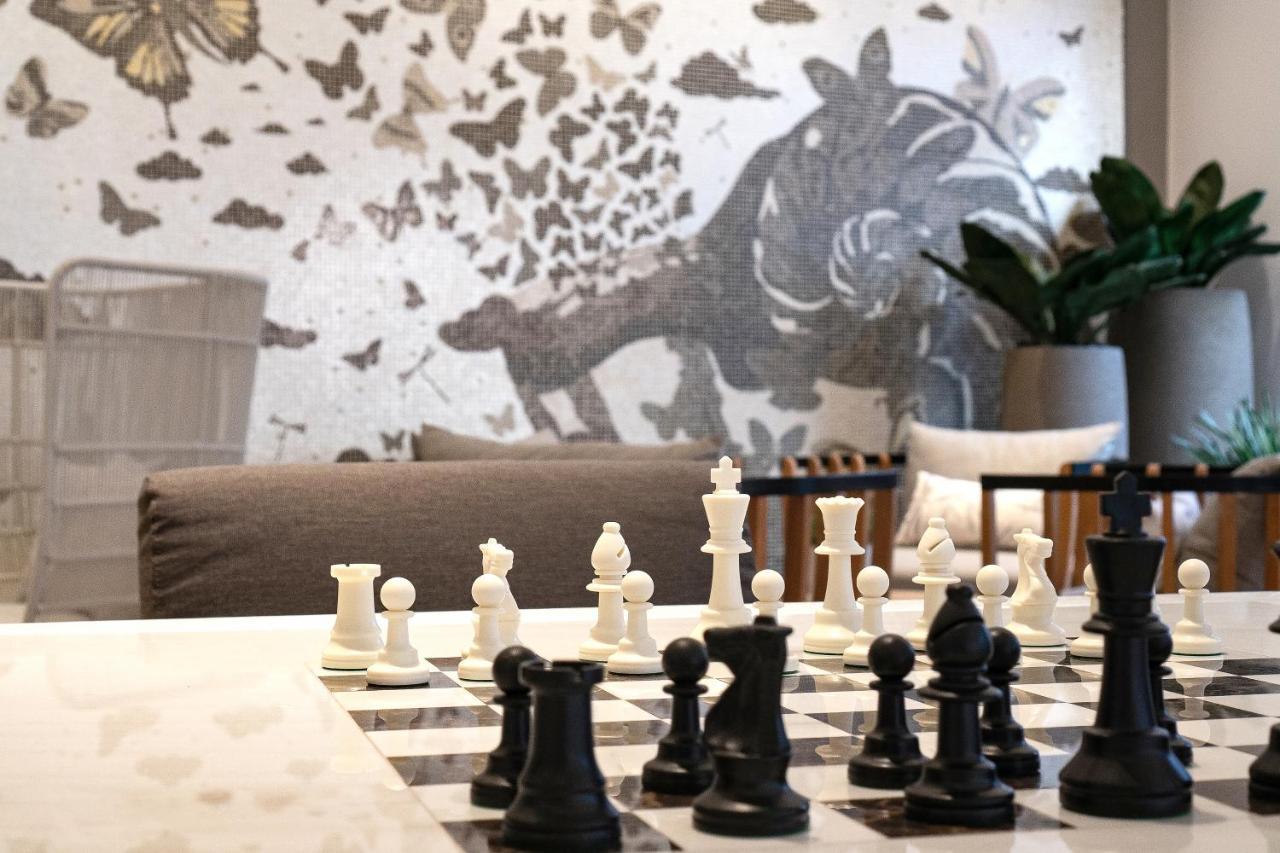 Silq Hotel & Residence, Managed By The Ascott Limited Bangkok Exterior foto Chess pieces