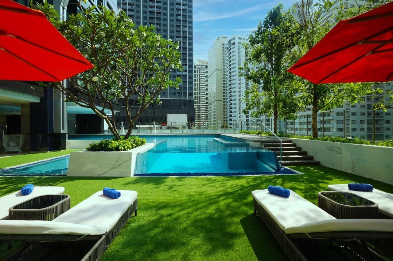 Silq Hotel & Residence, Managed By The Ascott Limited Bangkok Exterior foto The pool at the hotel