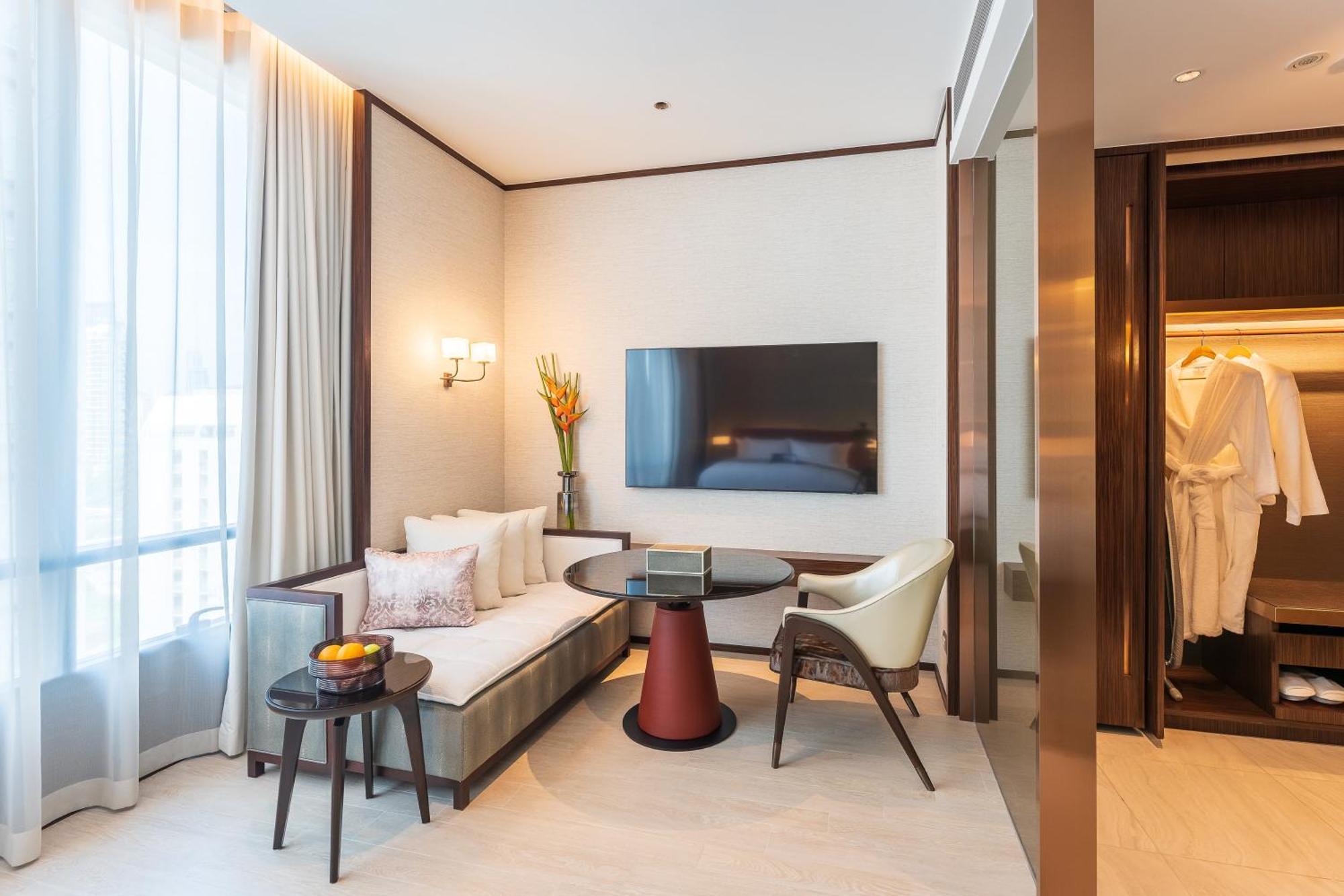 Silq Hotel & Residence, Managed By The Ascott Limited Bangkok Zimmer foto A suite at the hotel