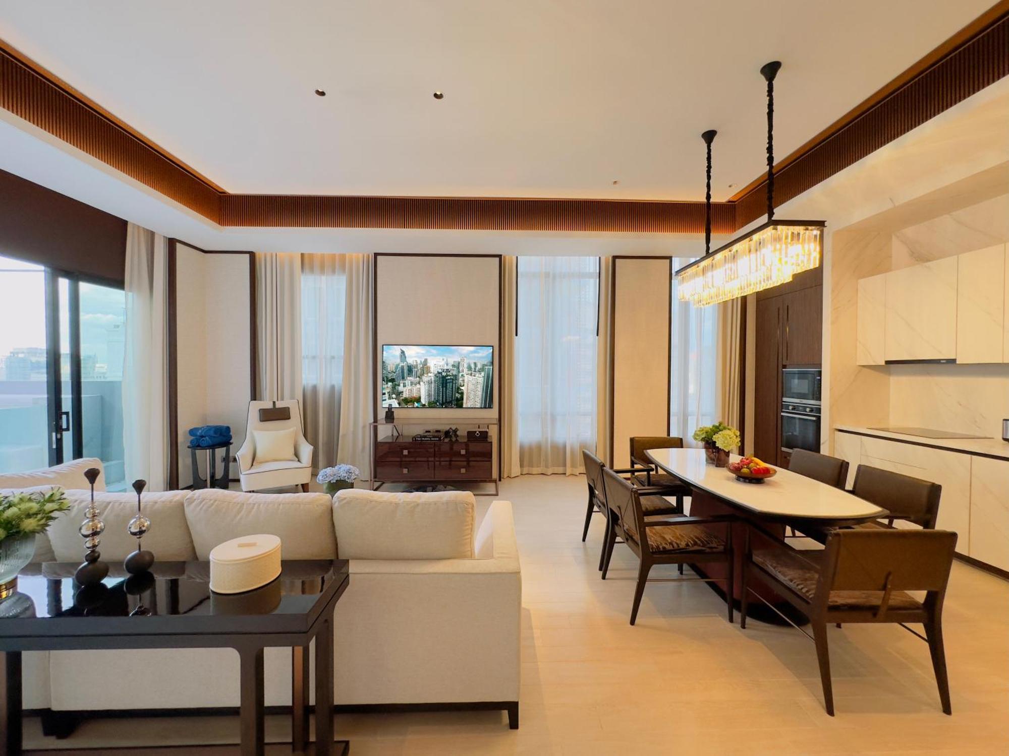 Silq Hotel & Residence, Managed By The Ascott Limited Bangkok Zimmer foto A living room in a condominium