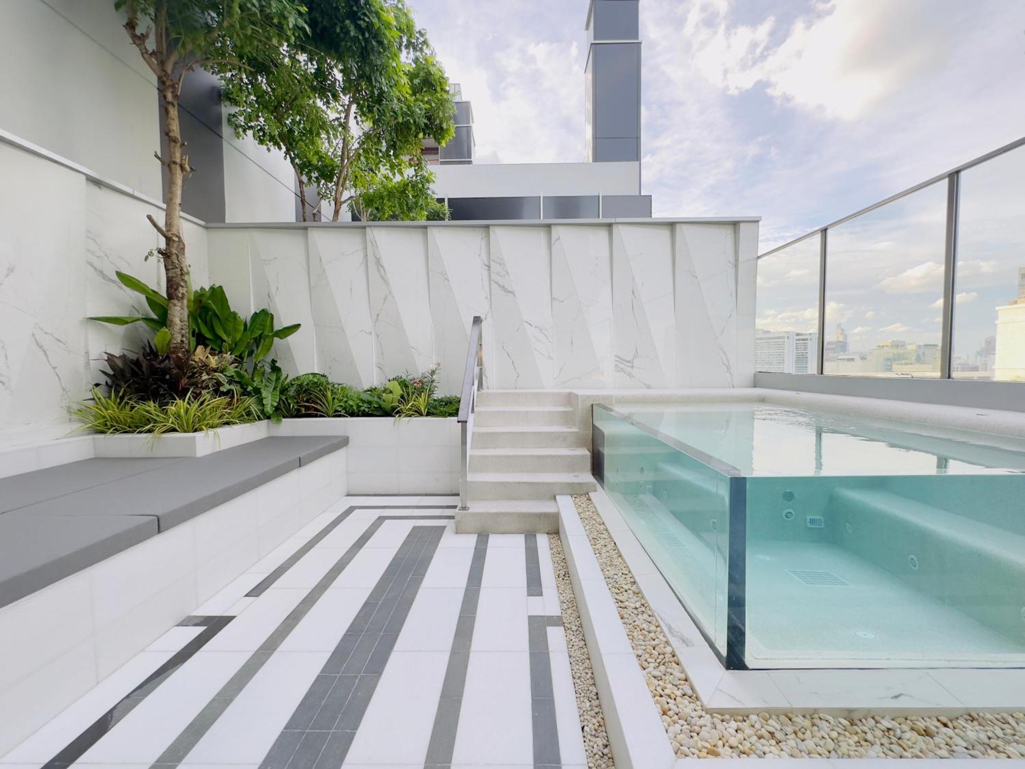 Silq Hotel & Residence, Managed By The Ascott Limited Bangkok Zimmer foto Rooftop pool at the hotel